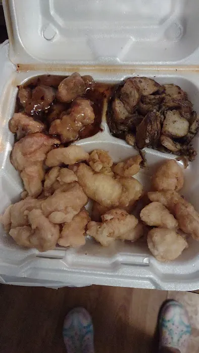 Lui's Chinese Restaurant 3
