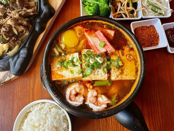 Etang Noodle & Hot Pot 8
