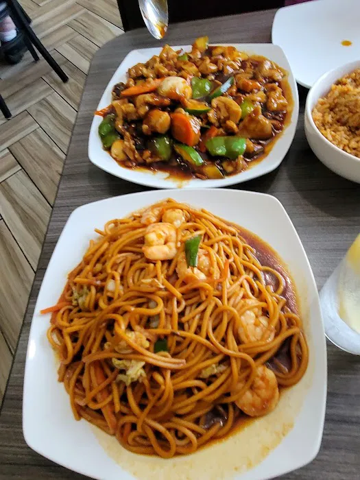 Iron Wok Chinese Restaurant 9