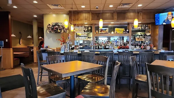 Fong's Restaurant & Bar 2