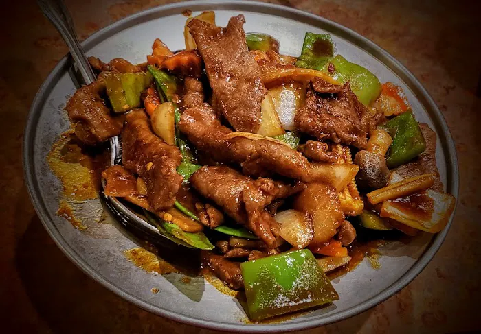 Fong's Restaurant & Bar 8