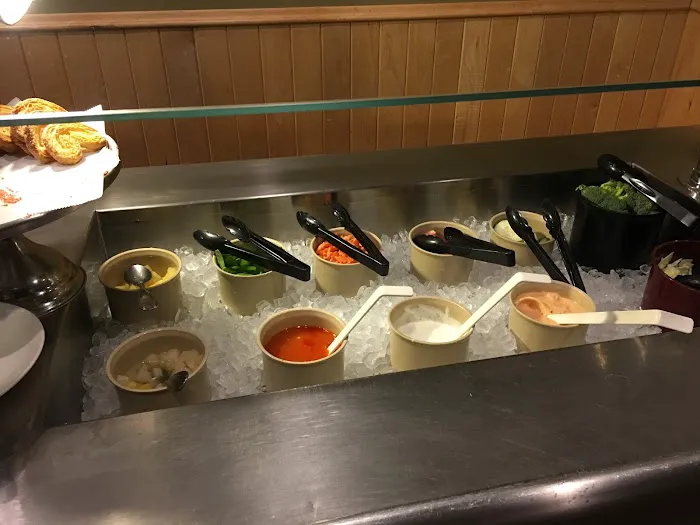Fong's Restaurant & Bar 9