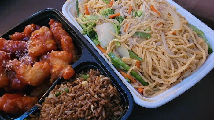 Leo's Chow Mein 7