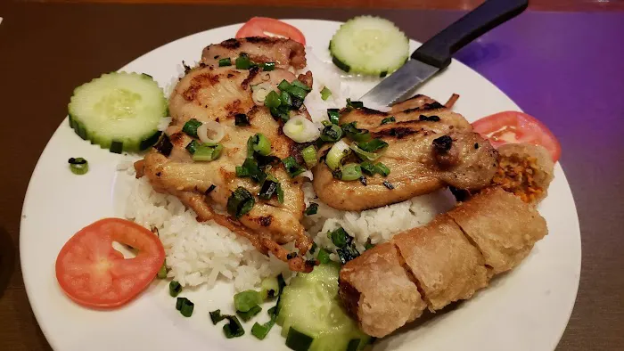 Duc's Restaurant 3