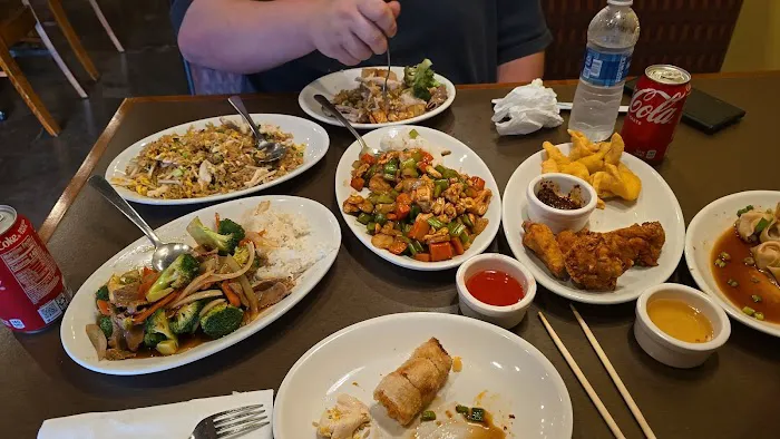 Duc's Restaurant 8