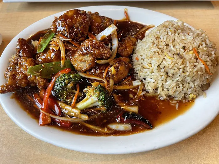 Leong's Asian Diner 6