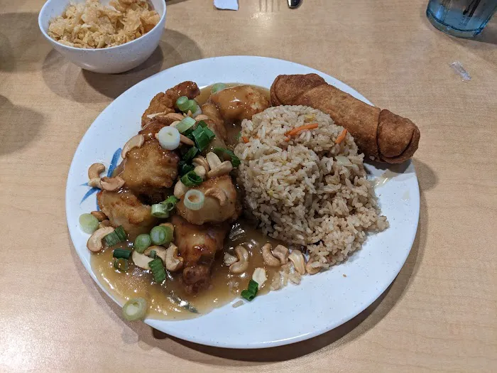 Leong's Asian Diner 8
