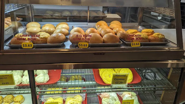 Mae Mee Fresh Food and Bakery 1