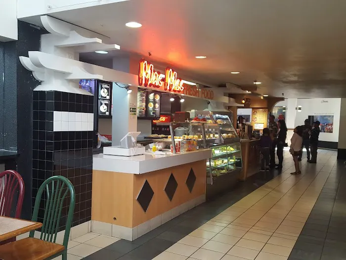 Mae Mee Fresh Food and Bakery 9