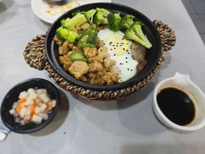 Rice Meets Pot (Claypot Rice) 米煲煲 0