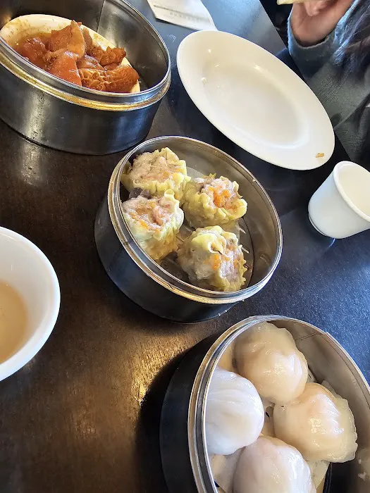 T & T Seafood Restaurant 5