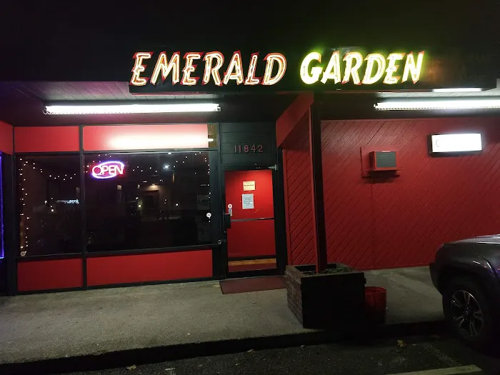 Emerald Garden Restaurant & Lounge 8