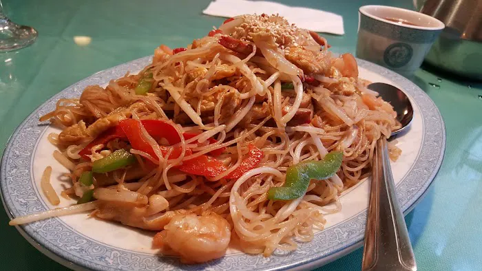 Jade Garden Chinese Restaurant & Lounge 3