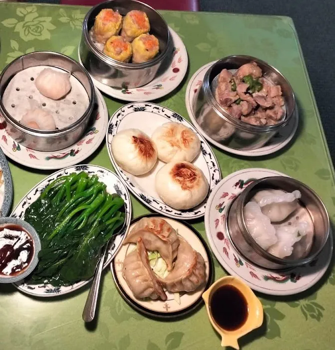 Jade Garden Chinese Restaurant & Lounge 10