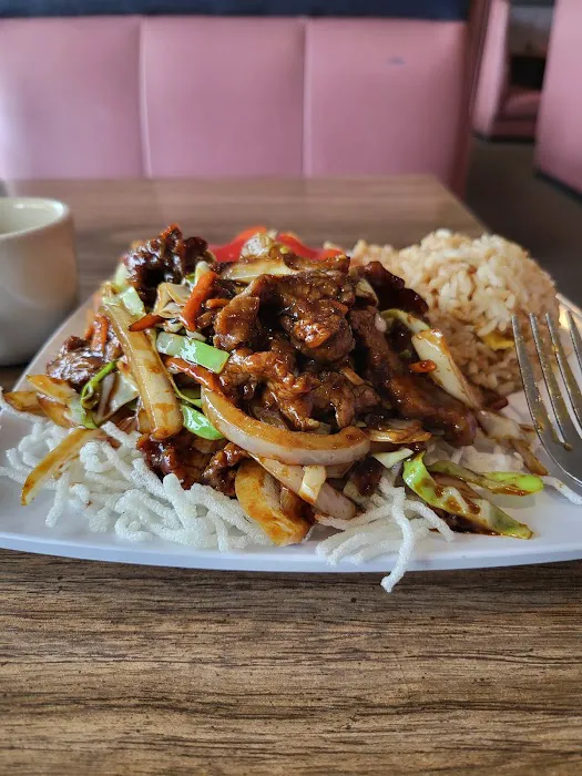 Maxi's Chinese Restaurant and Lounge 9