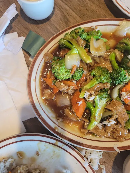 Maxi's Chinese Restaurant and Lounge 10