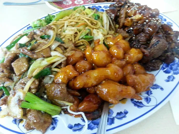 Lucky Teriyaki Restaurant 4