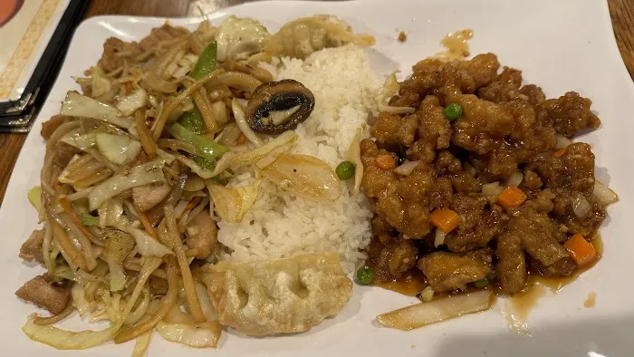 China Pearl Restaurant [UNDER NEW MANAGEMENT] 3
