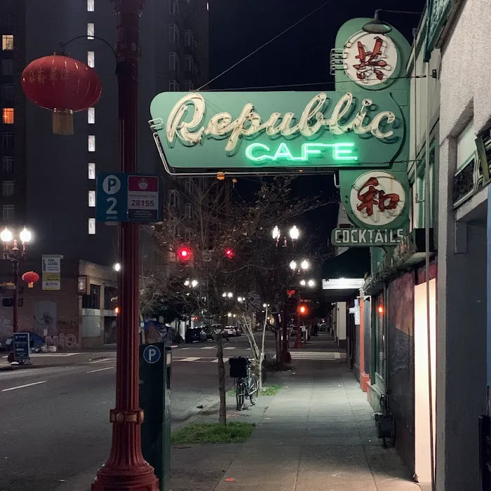 Republic Cafe and Ming Lounge 2