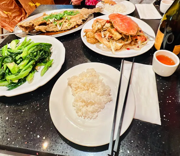 Powell's Seafood Restaurant 7