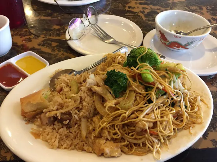 Happy House Chinese restaurant and lounge 3
