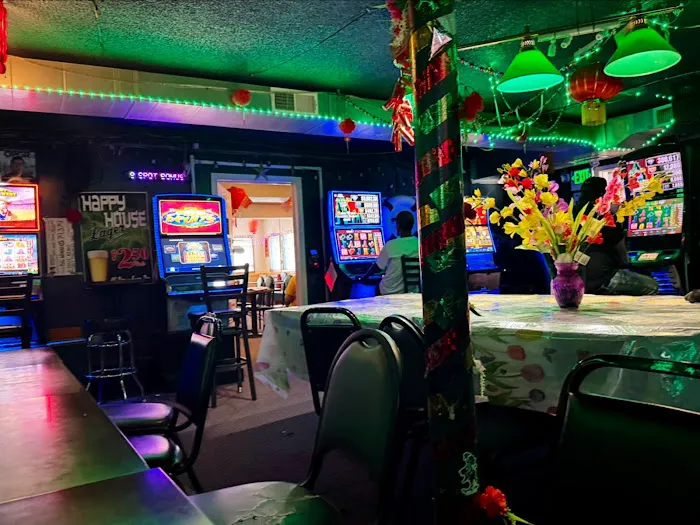 Happy House Chinese restaurant and lounge 5