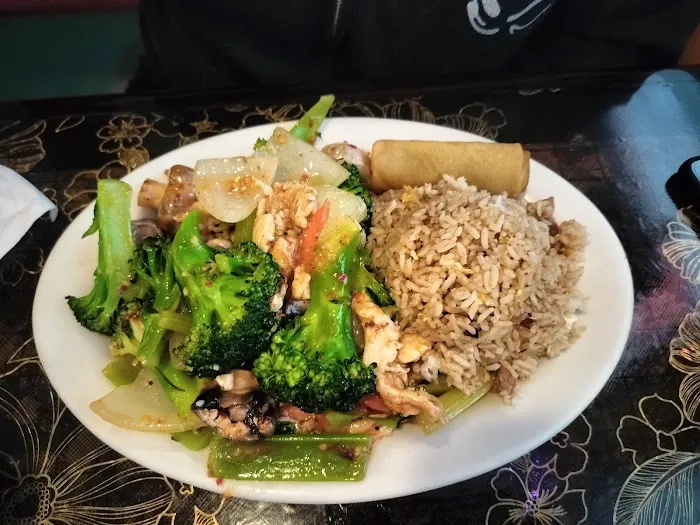 Happy House Chinese restaurant and lounge 10