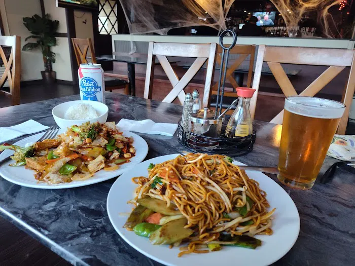 Lucky House Restaurant & Lounge 2