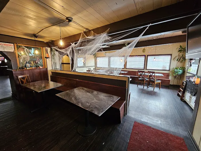 Lucky House Restaurant & Lounge 6