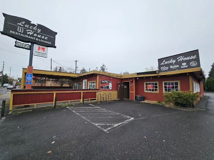 Lucky House Restaurant & Lounge 9