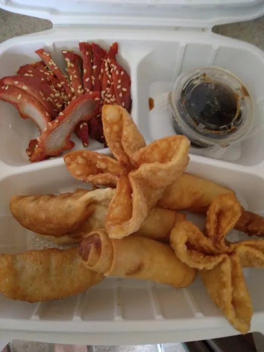 Lucky House Restaurant & Lounge 8