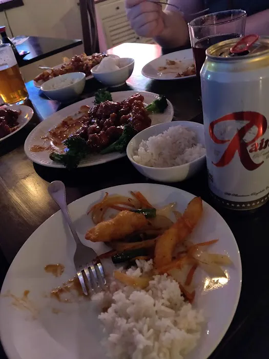 Lucky House Restaurant & Lounge 10