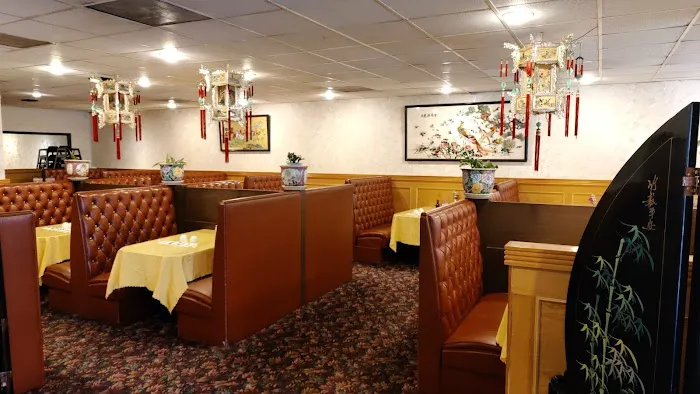 Golden Palace Restaurant & Lounge 3