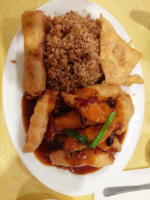 Golden Palace Restaurant & Lounge 4