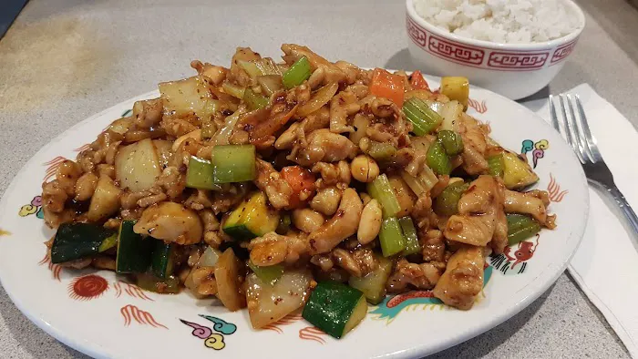 Yan's Chinese Restaurant & Lounge 5