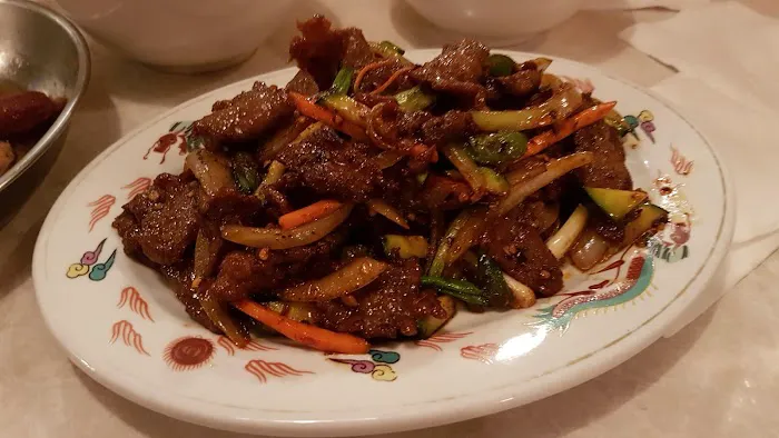 Yan's Chinese Restaurant & Lounge 7