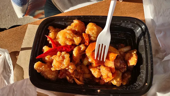 Lucky Dragon Chinese Restaurant 8