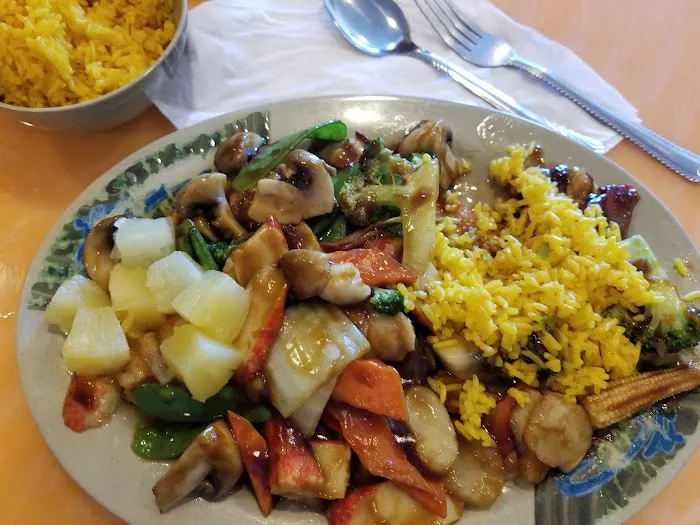 Yummy Wok Chinese Restaurant 3