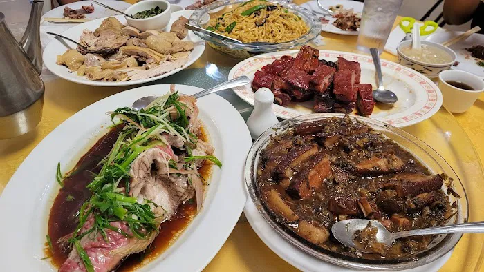 Au's Garden Chinese Restaurant 3