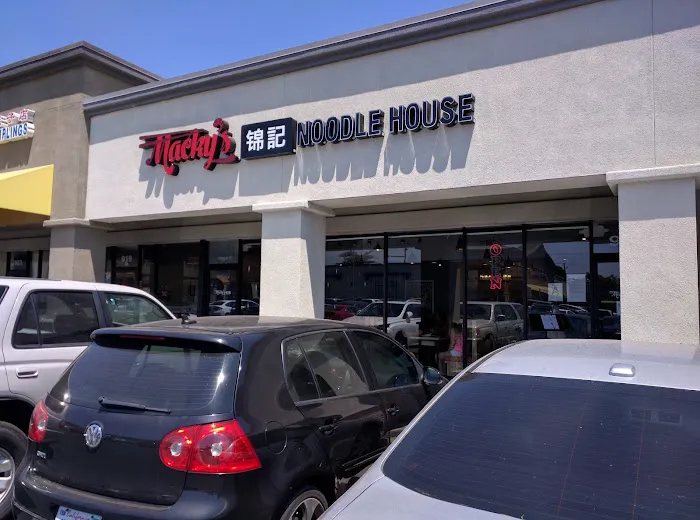 Macky's Noodle House 3