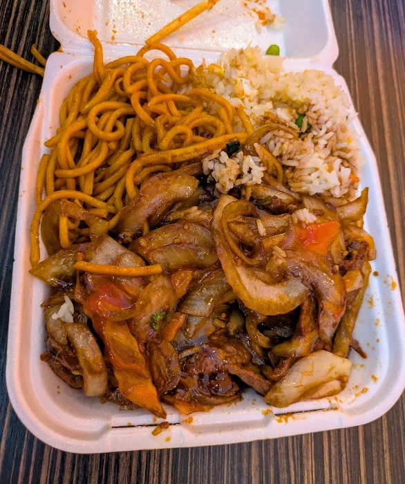 Golden Wok Restaurant 6