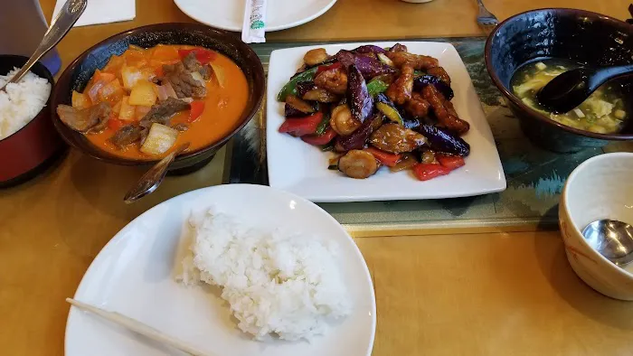 Henry's Chinese Cafe 4