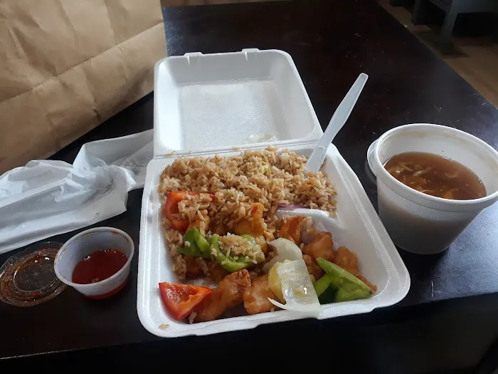 Henry's Chinese Cafe 8