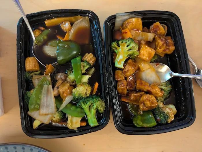 Ling Ling Chinese Restaurant 5