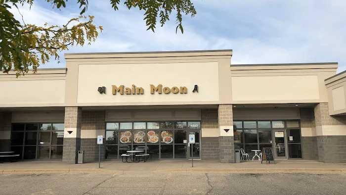 Main Moon 10