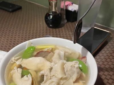 Kwan's Sampan Restaurant 0