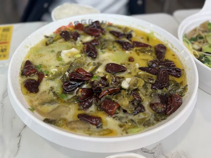 Fish With You |Spicy & Sour Fish Soup 鱼你在一起酸菜鱼 4