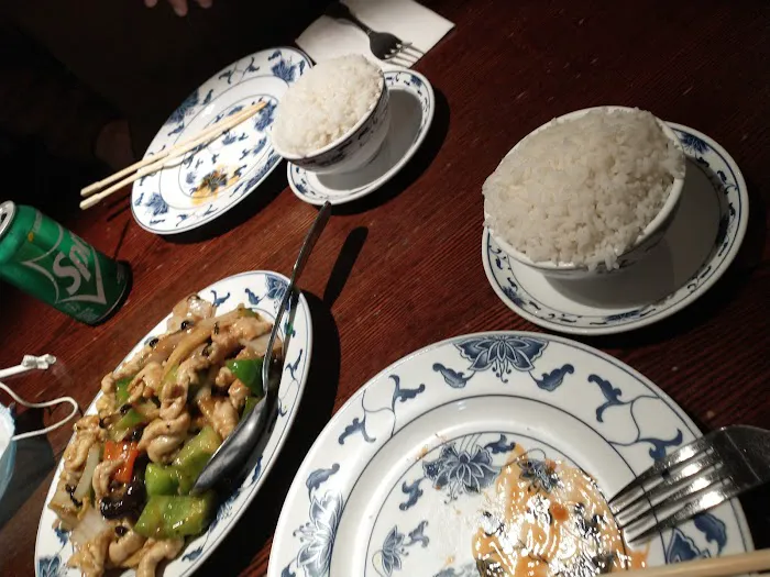 Gin Mon Chinese Restaurant 4