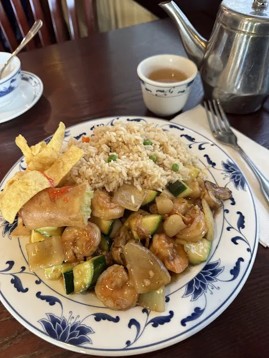 Gin Mon Chinese Restaurant 8