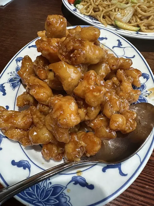 Gin Mon Chinese Restaurant 10